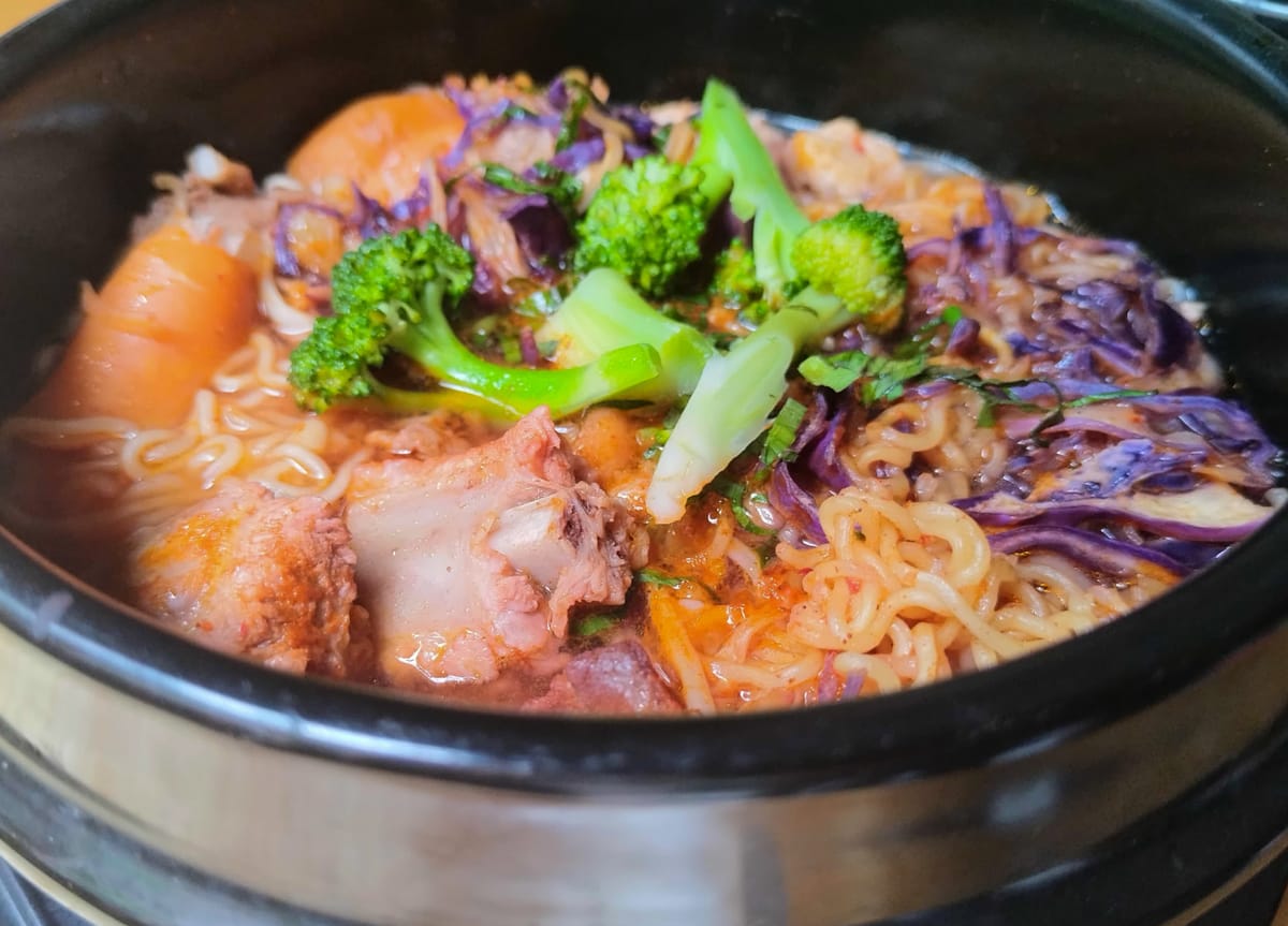 Korean Noodle ကိုမှကြိုက်ပါတယ်ဆိုတဲ့ သူတွေ သွားပြီး tryကြည့်သင့်တယ့် Oppa Korean Restaurant